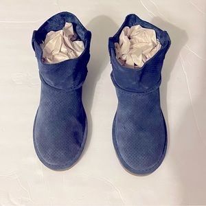 UGG Women’s Classic unlined Mini Perf Boots, 1016852, Navy Blue: Size 6